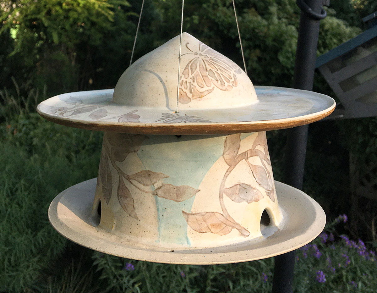 Bird feeder